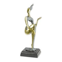 Modernistisch bronzen vrouwenbeeld in balanshouding met goudkleurige accenten