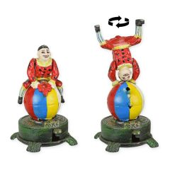 Gietijzeren mechanische spaarpot met draaiende clown op gekleurde bal