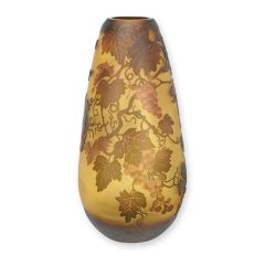 Cameoglazen vaas met amberbruin druivenrankdecor