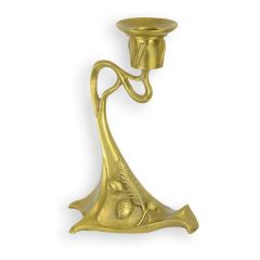 Bronzen Art Nouveau kandelaar met vloeiende lijnen en botanisch reliëf