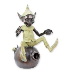 Bronzen beeld van een Goblin op een vaas - Hoogte 80 cm