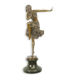 Bronzen sculptuur van een Art Deco Danseres - hoogte 67 cm