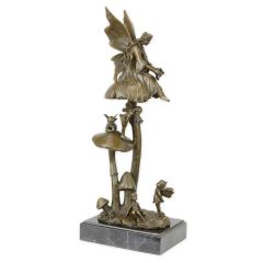 Bronzen sculptuur van een groep Feeën die op een Paddenstoel rusten