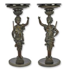 Twee bronzen Guéridons met Marmeren blad - Hoogte 77 cm