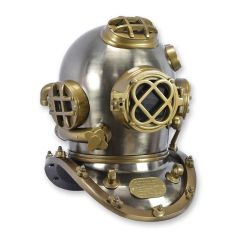Duikhelm van messing en koper met ronde tralievensters