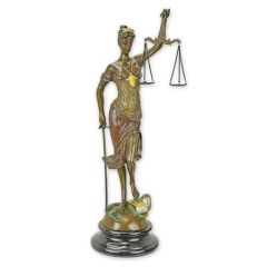 Bronzen beeld van Vrouw Justitia met blinddoek, weegschaal en zwaard op marmeren voet, hoogte 40,3 cm.